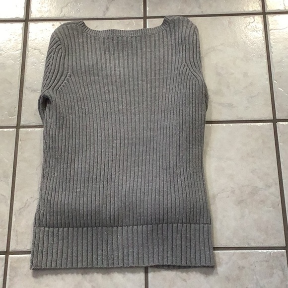 DKNY Jeans Sweater - Picture 6 of 7